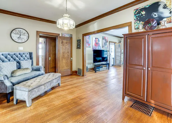 Holiday home Private Hot Tub & Patio! Chicagoland Extended Lansing