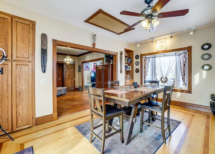 Private Hot Tub & Patio! Chicagoland Extended Lansing