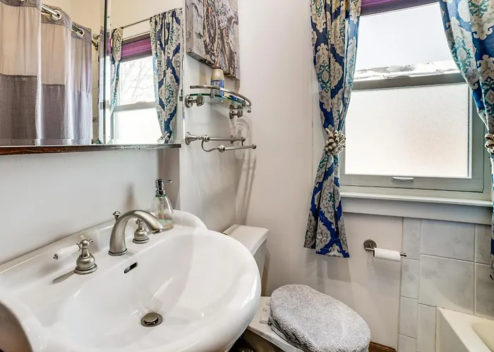 Private Hot Tub & Patio! Chicagoland Extended * Lansing