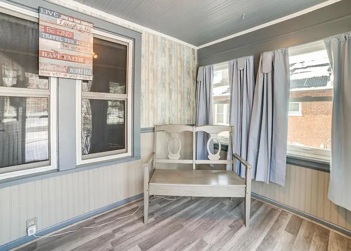 Holiday home Private Hot Tub & Patio! Chicagoland Extended