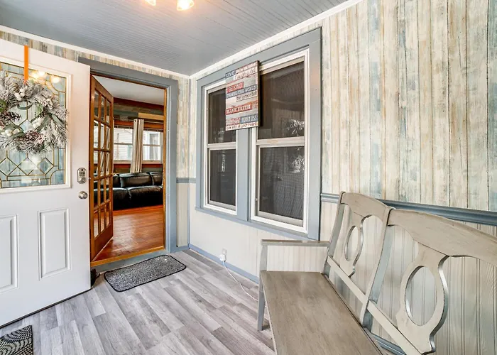 Holiday home Private Hot Tub & Patio! Chicagoland Extended Lansing